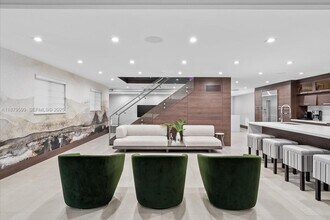 280 NE 156th St in Miami, FL - Foto de edificio - Building Photo