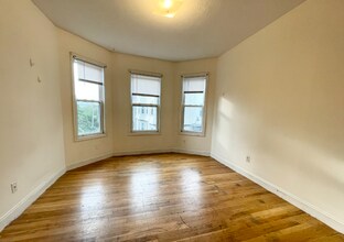 733 Parker St, Unit 2 in Boston, MA - Building Photo - Building Photo