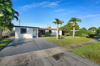 3613 SW 1st St in Fort Lauderdale, FL - Building Photo - Building Photo