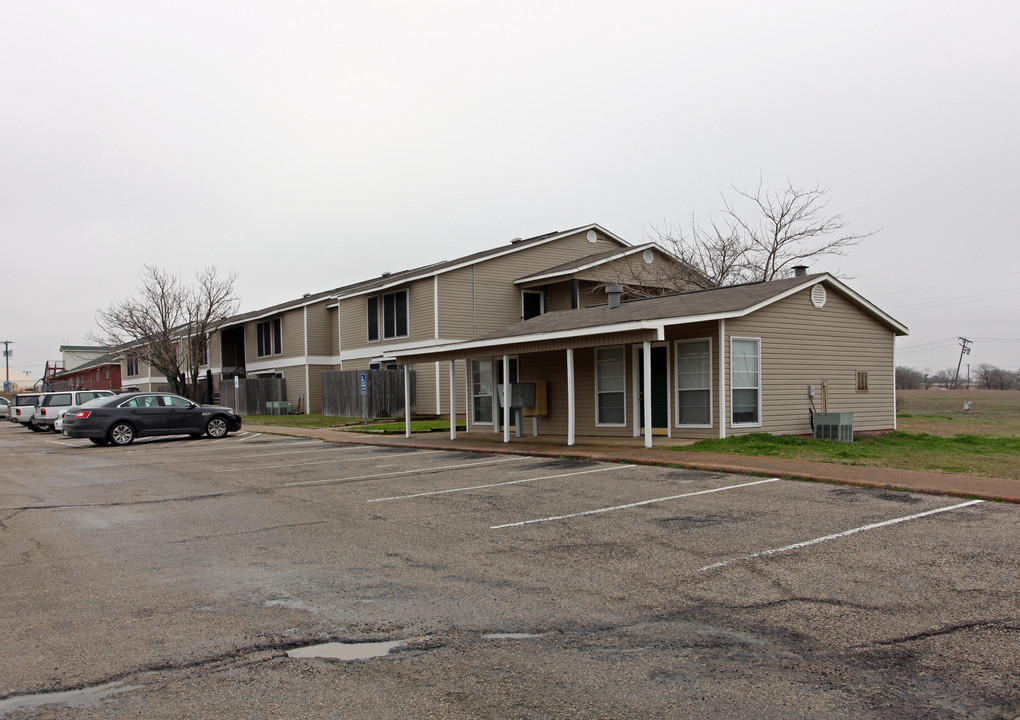 Western Hills Apartments in Ferris, TX - Building Photo