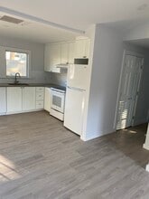 112 Telegraph Road, Unit B in Dennisport, MA - Building Photo - Building Photo