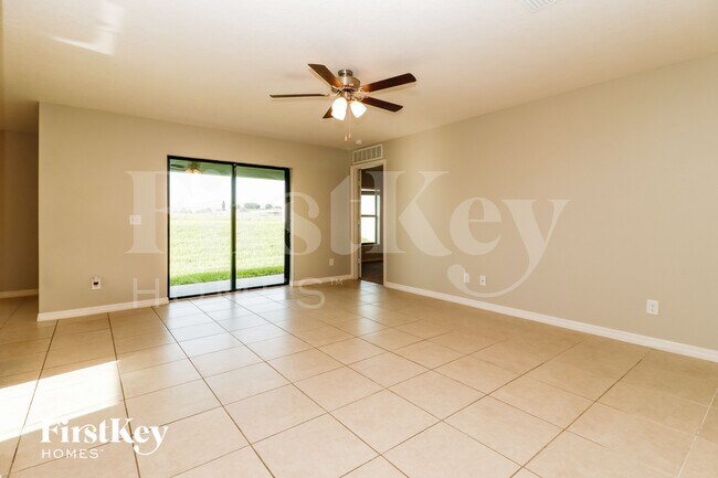 1875 Amber Sweet Cir in Dundee, FL - Foto de edificio - Building Photo