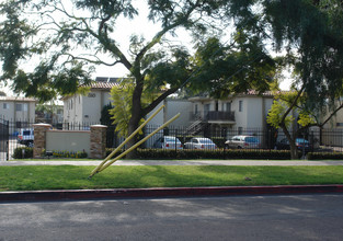 Pinetree Plaza in Chula Vista, CA - Building Photo - Building Photo