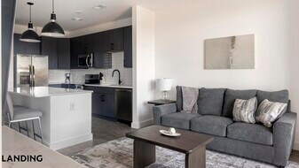 1007 S Mint St, Unit 818 in Charlotte, NC - Building Photo