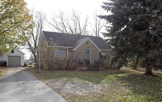 15301 W Coffee Rd in New Berlin, WI - Building Photo