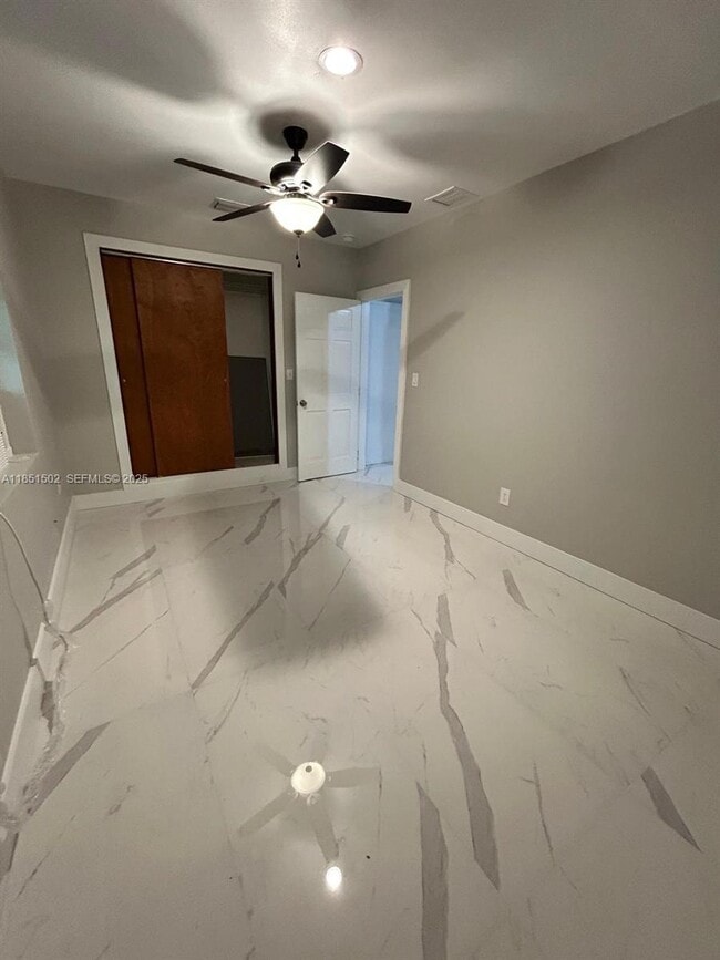 2071 NE 167th St in North Miami Beach, FL - Building Photo - Building Photo