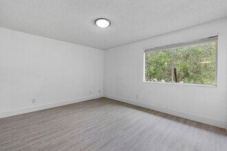 417 Vista Isles Dr in Plantation, FL - Building Photo - Building Photo