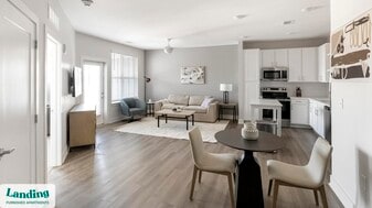 556 Martin Rd SW in Huntsville, AL - Building Photo