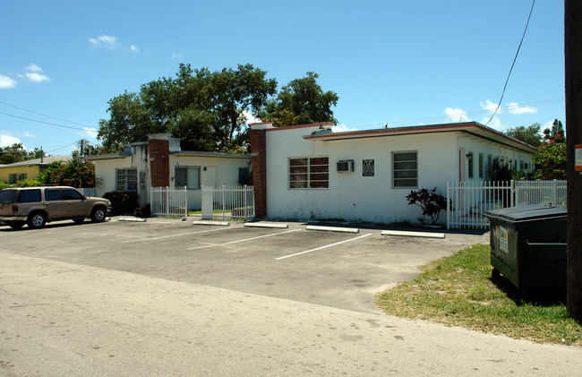 658-660 NE 83rd Ter in Miami, FL - Building Photo - Building Photo