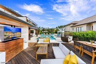 2211 Kingfish Rd in Naples, FL - Building Photo