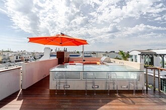 19 4th Ct in Hermosa Beach, CA - Foto de edificio - Building Photo