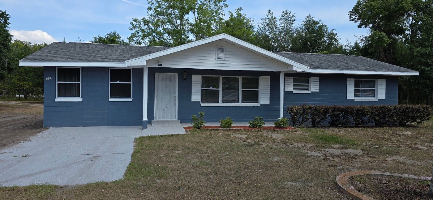 9236 County Rd 44 in Leesburg, FL - Building Photo