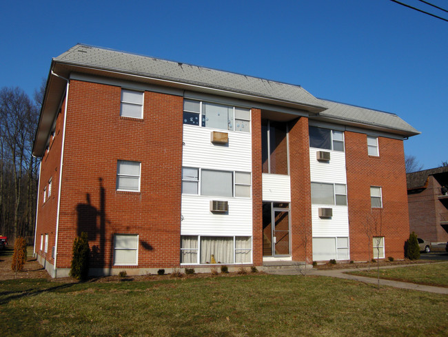 Crescent Court in New Britain, CT - Foto de edificio - Building Photo