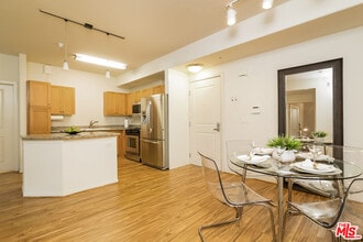 100 S Alameda St in Los Angeles, CA - Building Photo - Building Photo