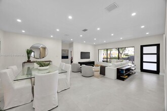 305 Fluvia Ave in Coral Gables, FL - Building Photo - Building Photo