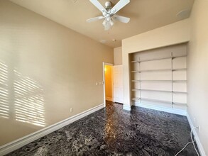 101 Sunshine Coast Ln in Las Vegas, NV - Building Photo - Building Photo
