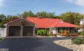 24 Rose Apple Rd in Levittown, PA - Building Photo