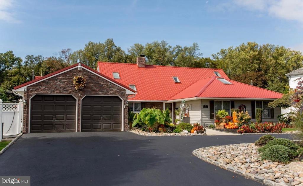 24 Rose Apple Rd in Levittown, PA - Building Photo