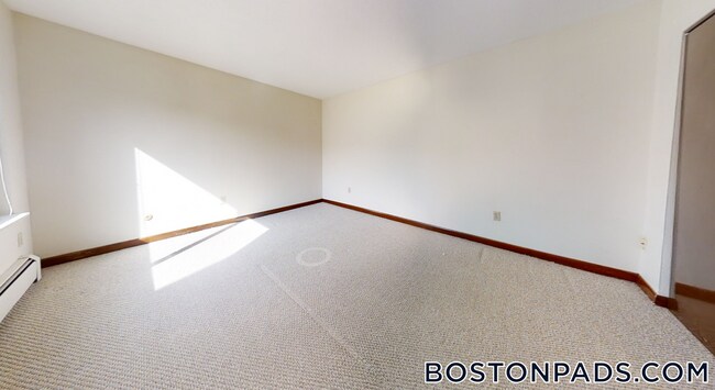 378 Sunderland Rd, Unit 4 in Worcester, MA - Building Photo - Building Photo