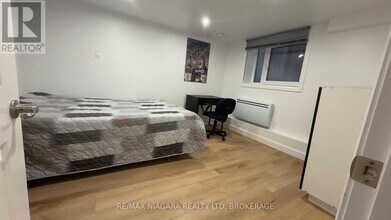 4992 Mcrae St in Niagara Falls, ON - Building Photo - Building Photo