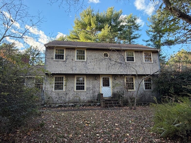 131 E Washington St in Hanson, MA - Building Photo