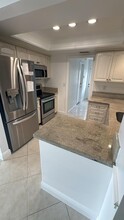 6713 NW 57th Ct in Tamarac, FL - Foto de edificio - Building Photo