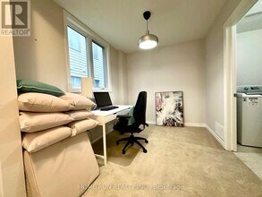 313 Squadron Cres in Ottawa, ON - Building Photo - Building Photo