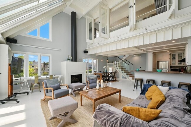 property at 33 Reef St