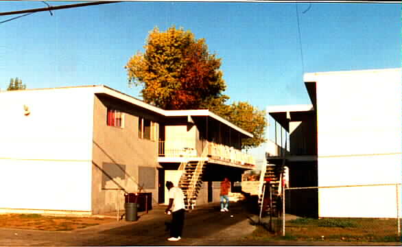 1325-1331 81st Ave in Oakland, CA - Foto de edificio - Building Photo