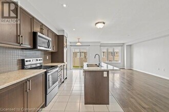 7765 Redbud Ln in Niagara Falls, ON - Building Photo - Building Photo
