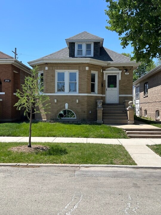 2918 N Lowell Ave in Chicago, IL - Building Photo
