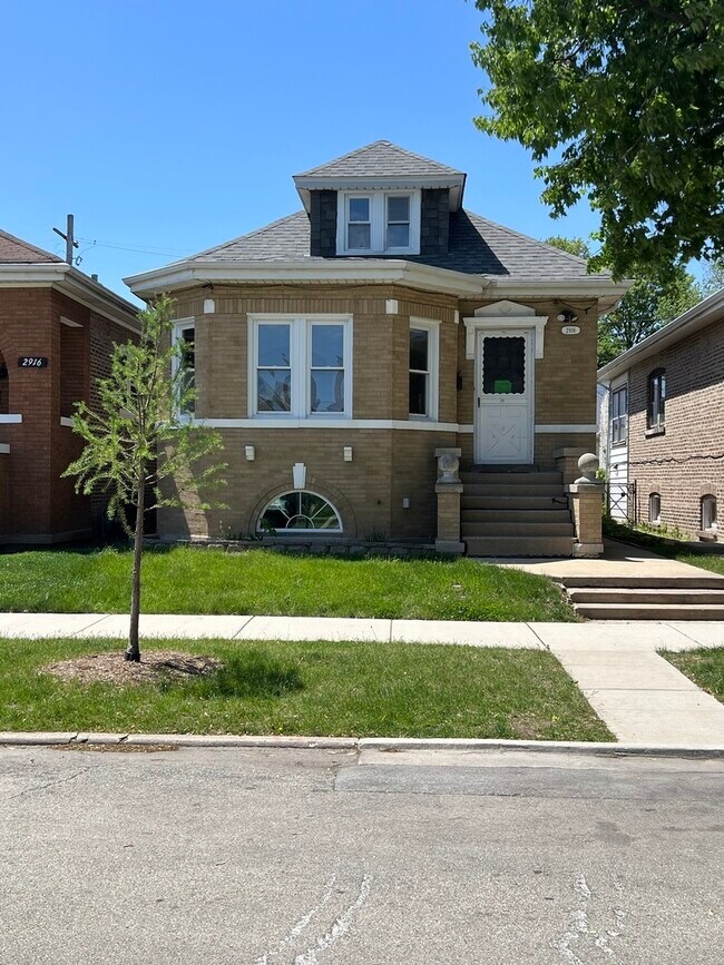 property at 2918 N Lowell Ave