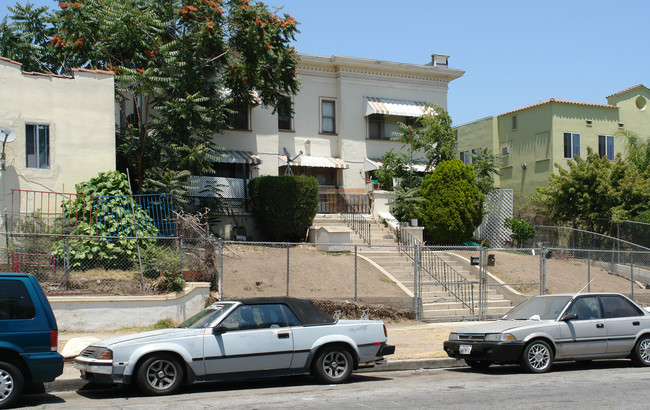 2931 Leeward Ave in Los Angeles, CA - Foto de edificio - Building Photo
