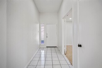 11030 Hidden Bend Dr in Houston, TX - Building Photo - Building Photo