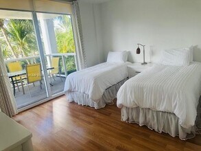 10275 Collins Ave in Bal Harbour, FL - Building Photo - Building Photo