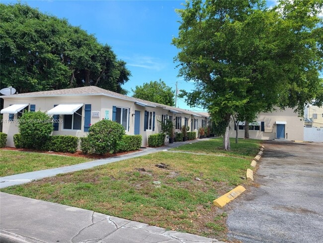 property at 1005 N 18th Ct