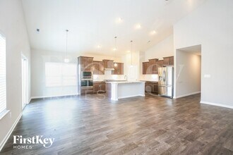 6612 Laurelwood Dr in Pendleton, IN - Foto de edificio - Building Photo