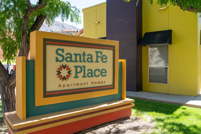 Santa Fe Place in El Paso, TX - Foto de edificio - Building Photo