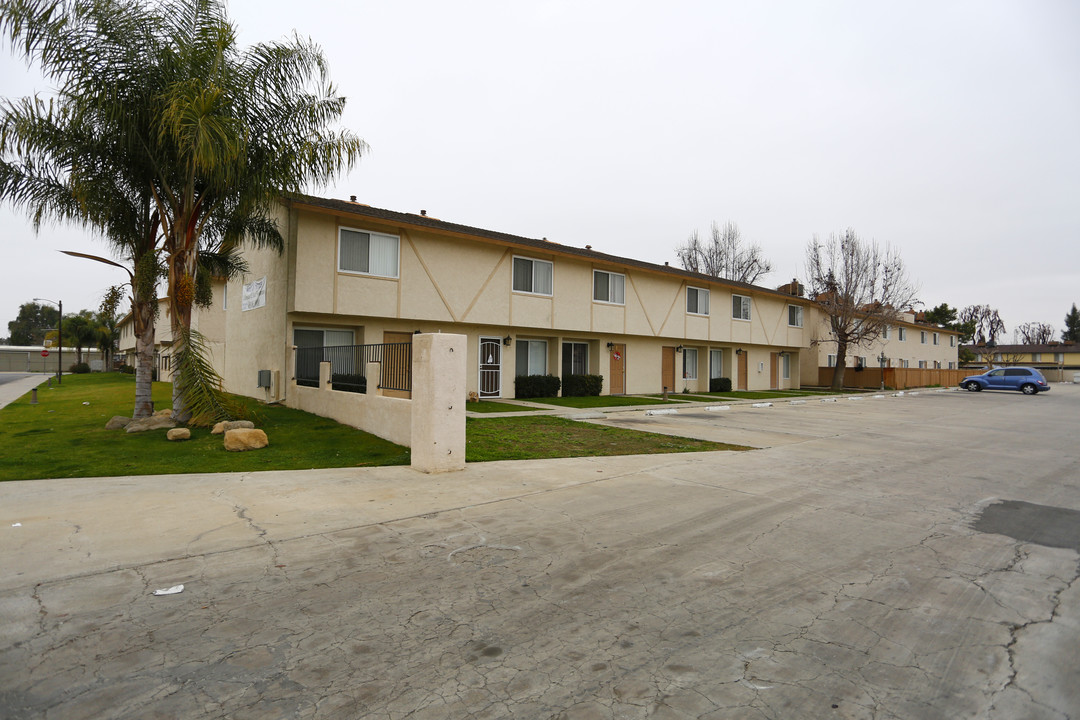 O Street Apartments in Bakersfield, CA - Foto de edificio