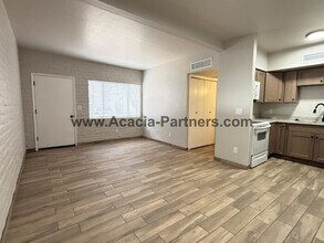 1651 N Louis Ln in Tucson, AZ - Building Photo - Building Photo