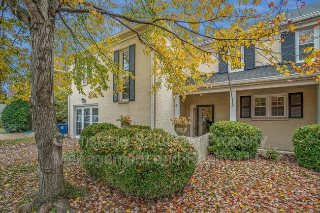 property at 1129 W Main St