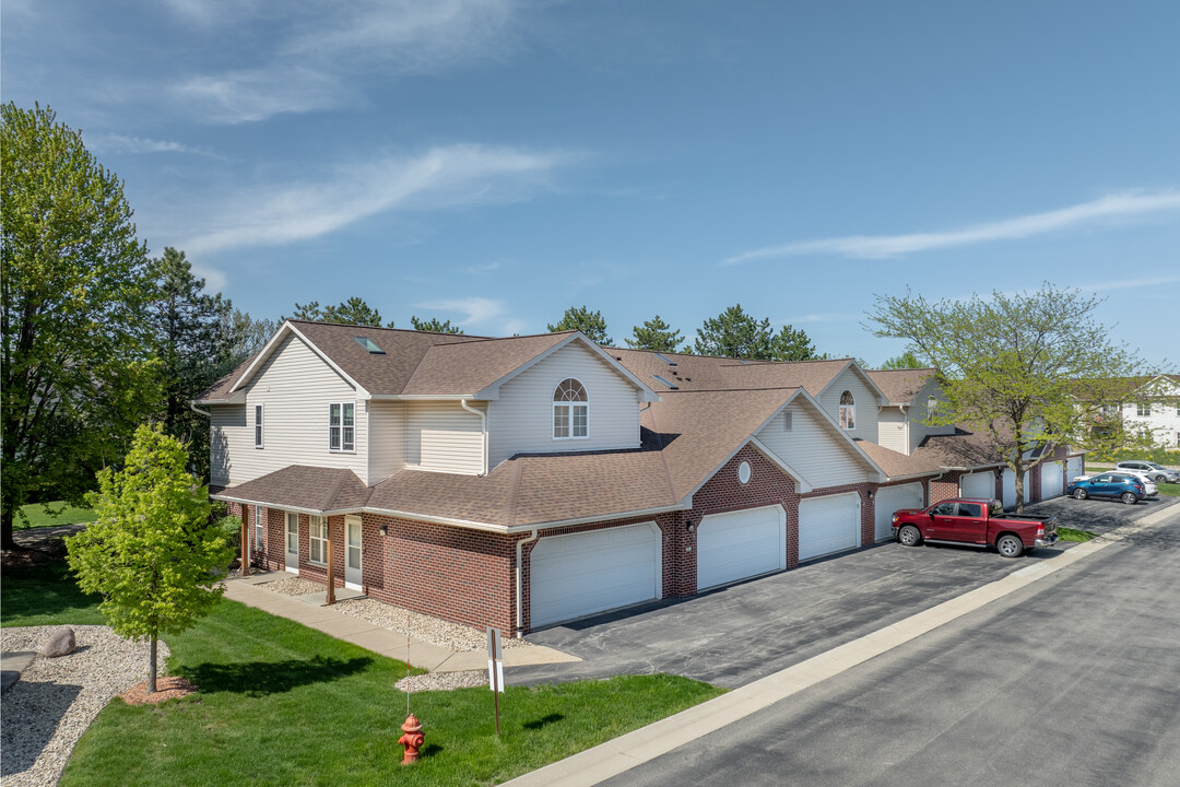 McKenzie Square in Franklin, WI - Building Photo