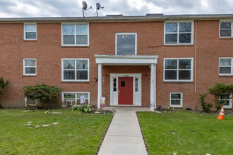 Orchard Park Road Apartments in West Seneca, NY - Building Photo - Building Photo