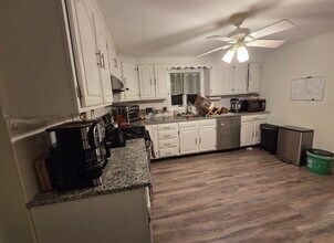 22 Victoria St, Unit 3 in Somerville, MA - Foto de edificio - Building Photo