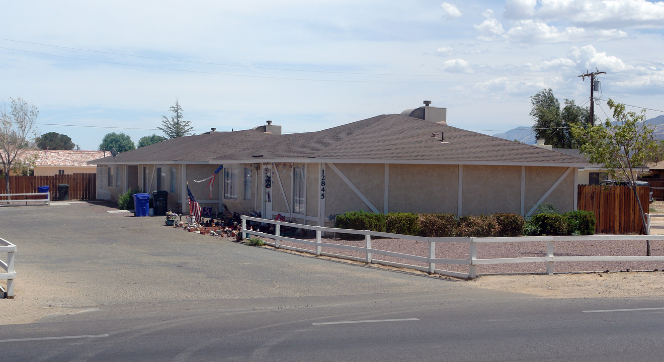 12845 Kiowa Rd in Apple Valley, CA - Building Photo