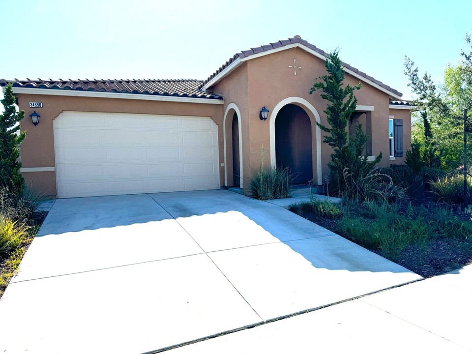 34650 Running Canyon Dr in Murrieta, CA - Building Photo