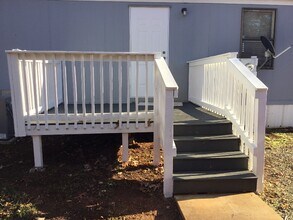 1099 Jordan Rd in Lyman, SC - Foto de edificio - Building Photo