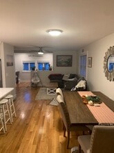 51 Glen Rd, Unit 3 in Swampscott, MA - Foto de edificio - Building Photo