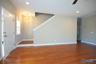 216 Skehan St SW in Huntsville, AL - Foto de edificio - Building Photo