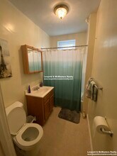 138 Davis Ave, Unit 142 Davis ave 3 in Brookline, MA - Foto de edificio - Building Photo